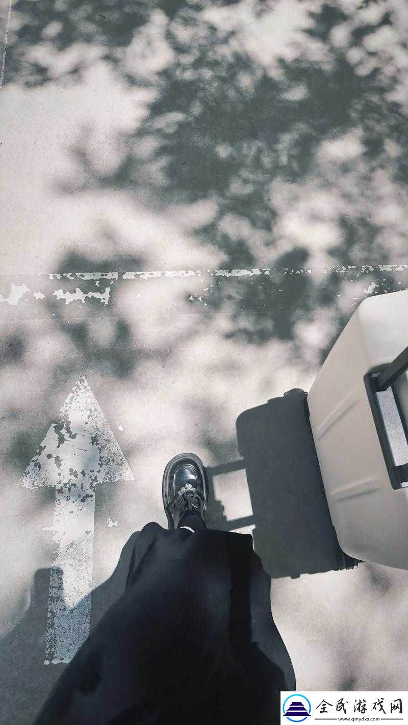 看镜子里我们的结合的地方