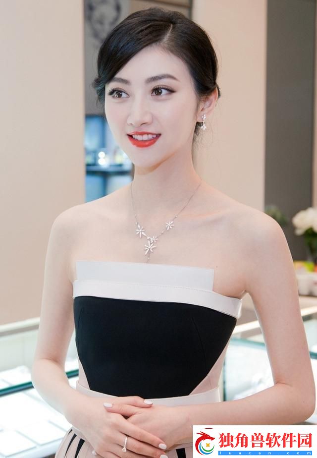 “高级感”女子：网民热议背后的讽刺意味