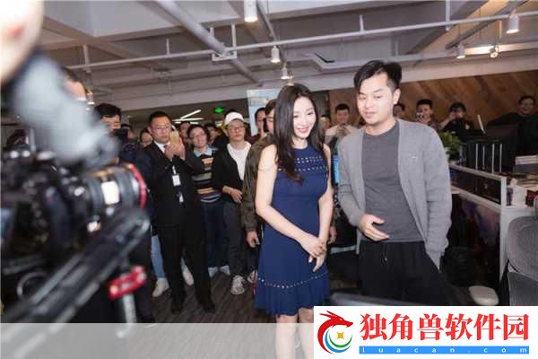 丁磊柳岩惊喜现身终结者2！跳伞开黑燃爆战场