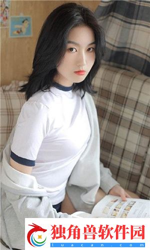 中午妈妈在厨房做饭简单饭菜里的温情故事-网友感叹：家的味道就是妈妈的魔法！