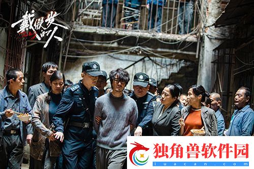 电影戴假发的人今日官宣定档11月16日