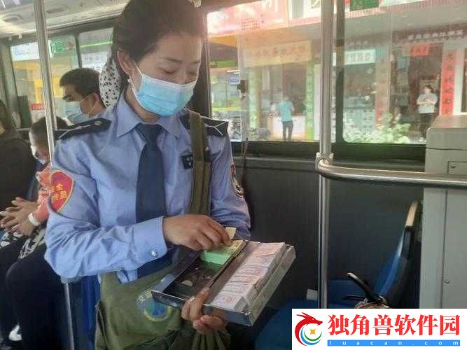 混乱小镇公交车售票员使用B售票：背后的秘密