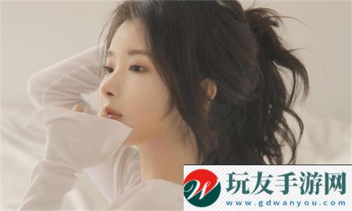 19岁女孩与39岁大叔的电视剧涌动的爱恋，引发网友热议：现实中的爱情与理想的碰撞！