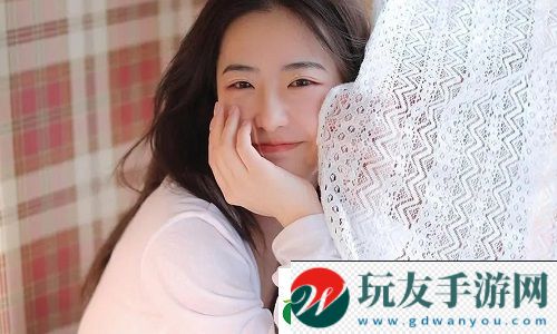 一边下奶一吃敷面膜视频60分钟火了，网友感叹：“这就是生活的真谛”！！