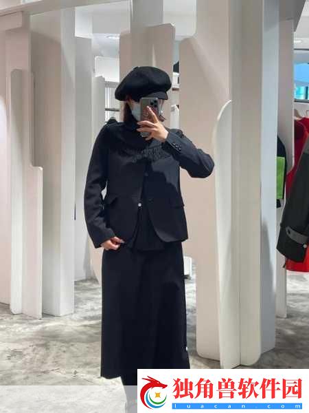 日本comme-des-garcons：1.-从东京街头到全球时尚：探索Comme-des-Garçons的影响力