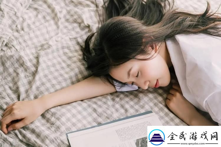 兰姨捂着嘴怕发出声音吵到-网友：这是一种什么样的默契