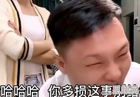 美女一边洗澡让男生摸-网友热议：这究竟是生活中的调侃还是另有隐情-引发众多讨论与关注！