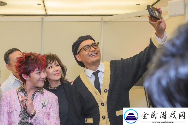 权志龙9年后重聚周润发与刘嘉玲同框耀眼亮相