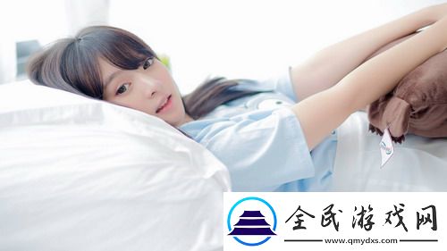 最美情侣中文字幕mv电影：情侣互动细腻真实，视觉与心灵的双重享受！