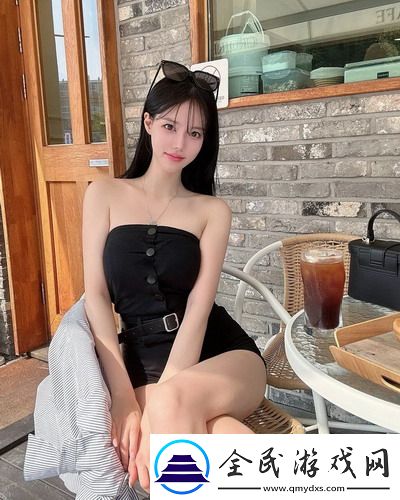 一边下奶一吃敷视频好几个人在现场，网友直呼：这操作效果立竿见影！