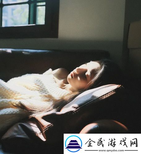 全程高能预警!一边下奶一吃敷视频好几个人，网友直呼：画面太魔性!