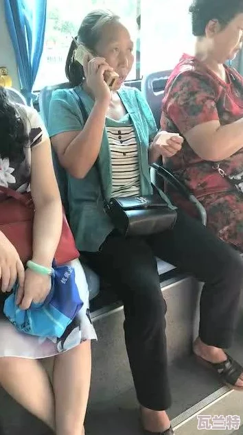 公交车上拨开少妇内裤进入-意外邂逅刺激经历-令人无法忘怀的瞬间与回忆
